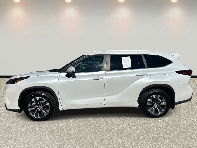 Used 2023 Toyota Highlander XLE AWD/4WD image 8