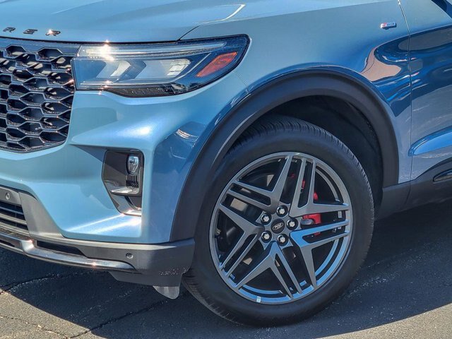 Certified 2025 Ford Explorer ST-Line w/ Premium Package AWD/4WD image 4