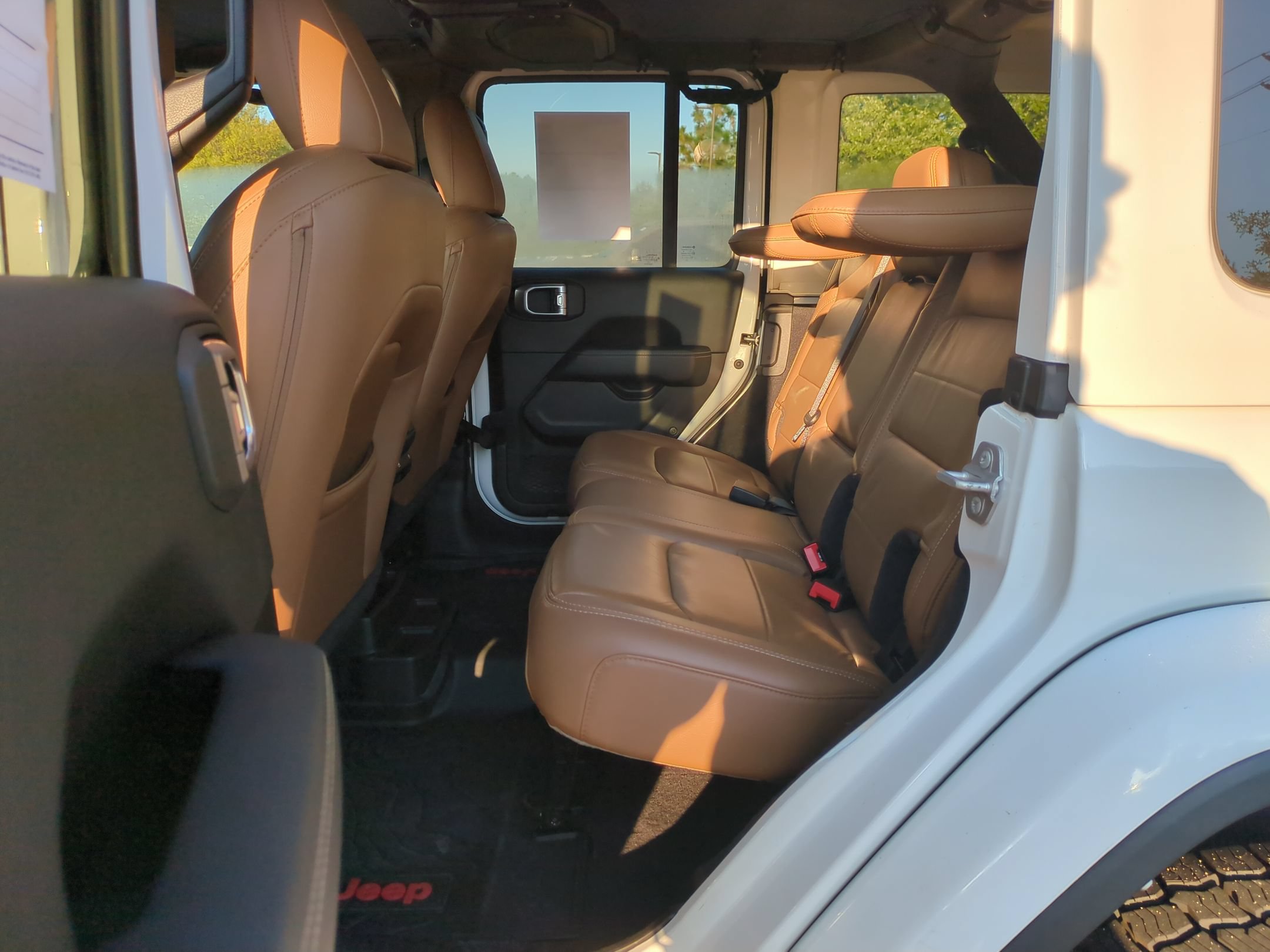 Used 2021 Jeep Wrangler Unlimited Sahara AWD/4WD image 31