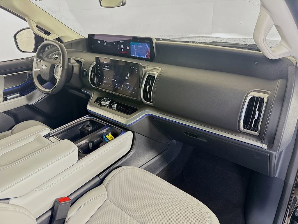 Certified 2025 Ford Expedition Platinum AWD/4WD image 32