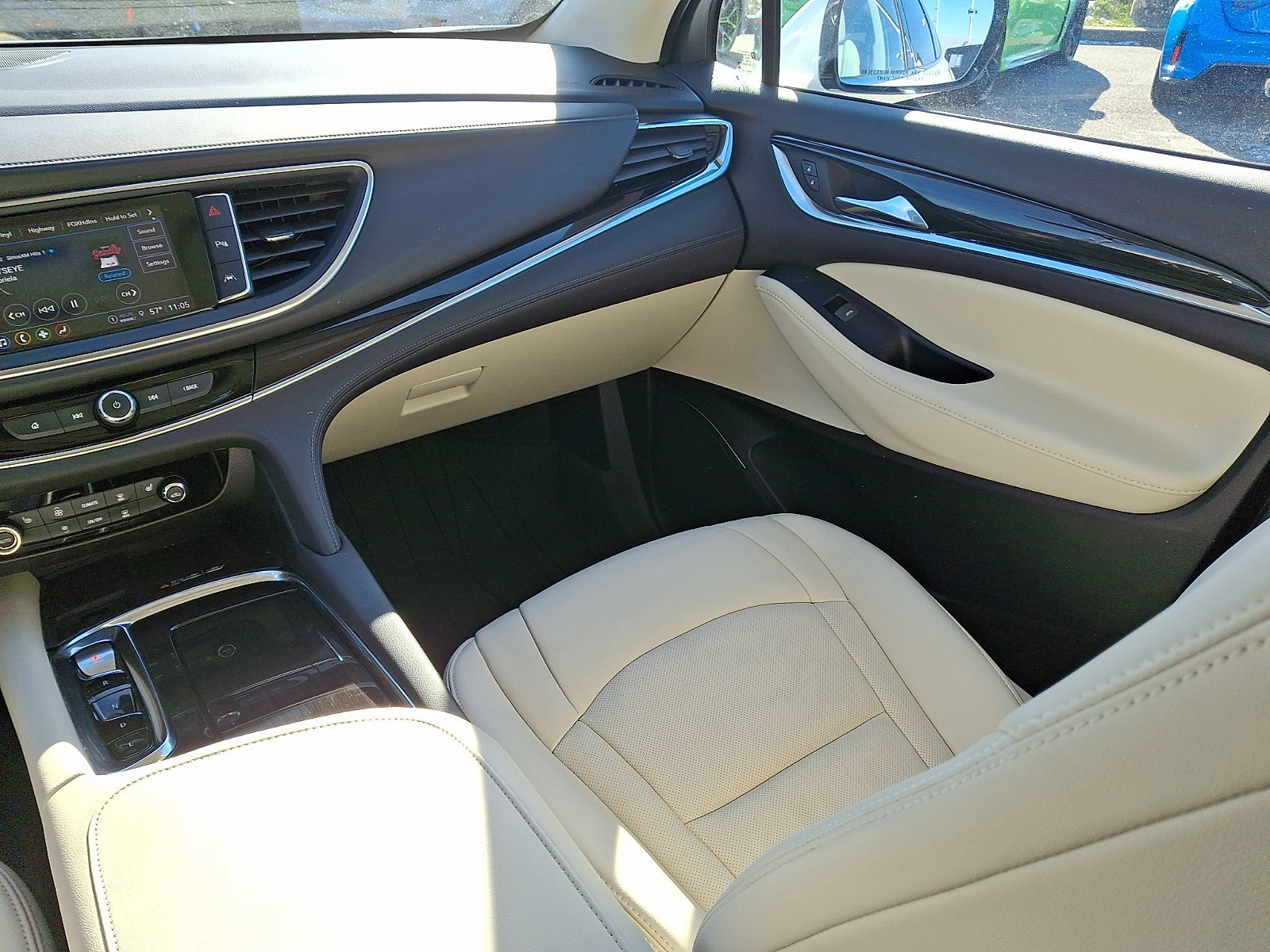 Used 2023 Buick Enclave Essence image 16