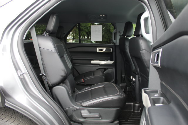 Certified 2021 Ford Explorer XLT w/ Equipment Group 202A AWD/4WD image 28