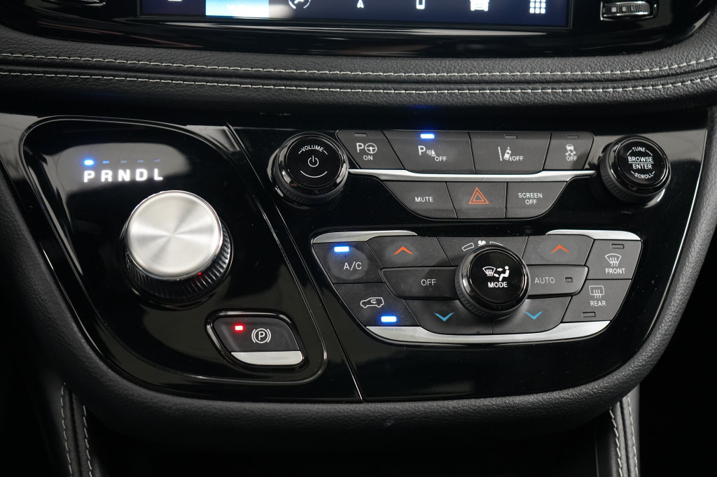 Used 2023 Chrysler Pacifica Limited w/ S Appearance Package FWD image 28