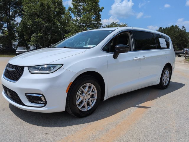 Used 2024 Chrysler Pacifica Touring-L FWD image 8