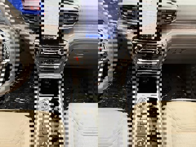 Certified 2024 Ford Explorer Platinum w/ Technology Package image 18