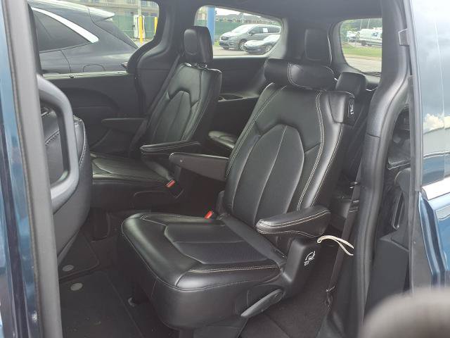Used 2025 Chrysler Pacifica Select FWD image 19