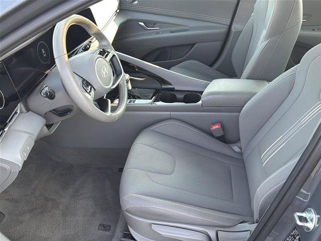 Used 2025 Hyundai Elantra SEL FWD image 11