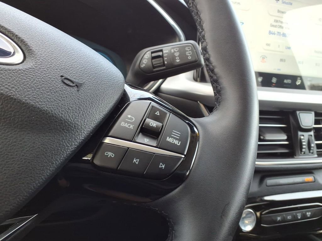 Certified 2023 Ford Escape Platinum w/ Class II Trailer Tow Package AWD/4WD image 17