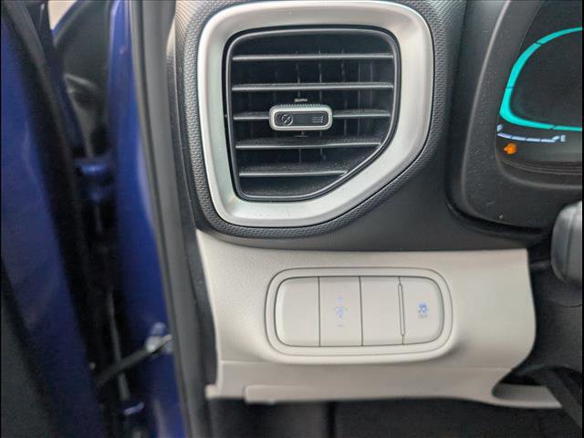 Used 2023 Hyundai Venue SEL image 16