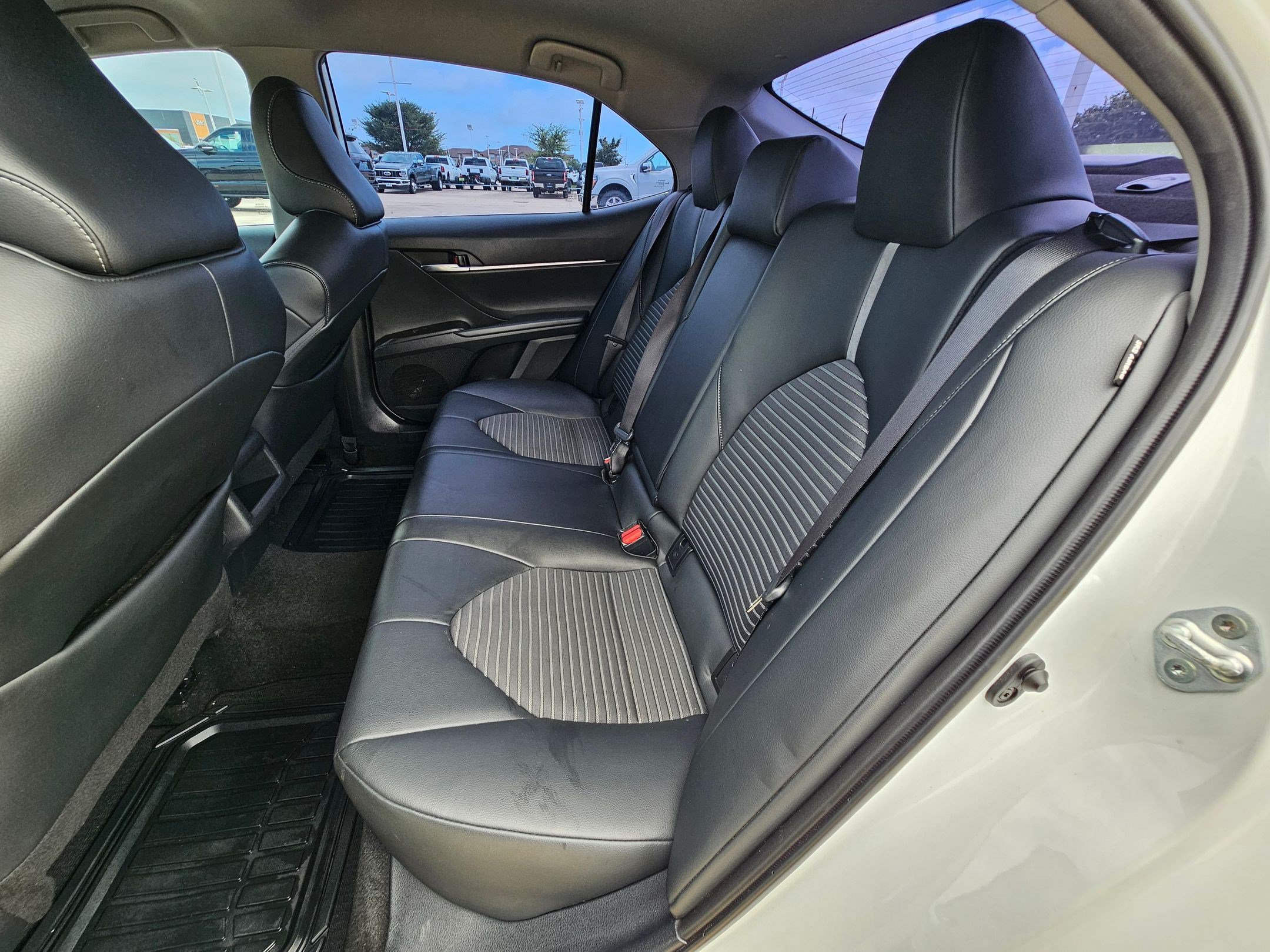 Used 2022 Toyota Camry SE FWD image 26