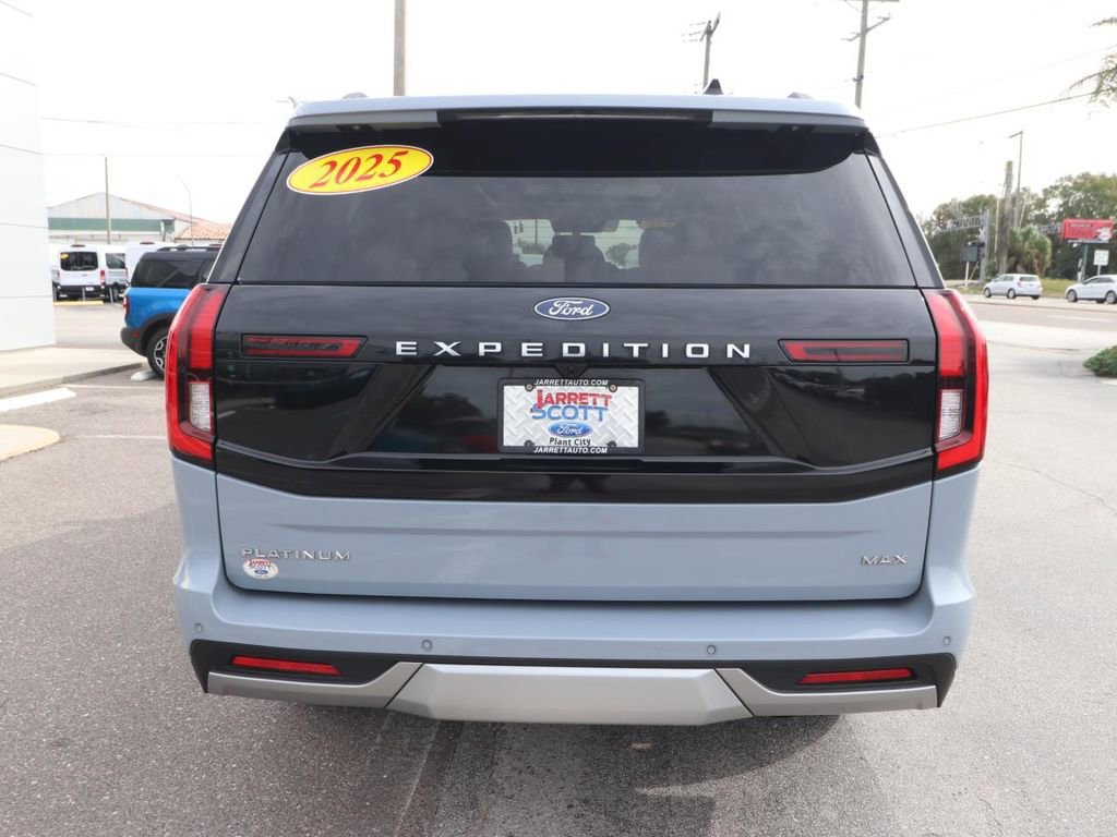 Certified 2025 Ford Expedition Max Platinum image 4