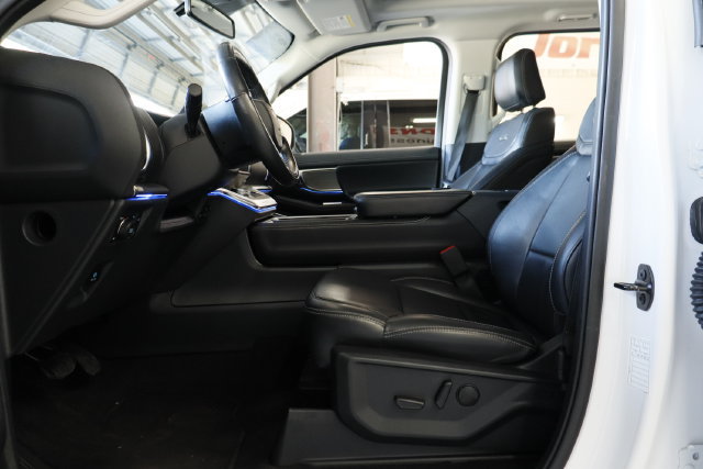 Certified 2025 Ford Expedition Max Platinum AWD/4WD image 11