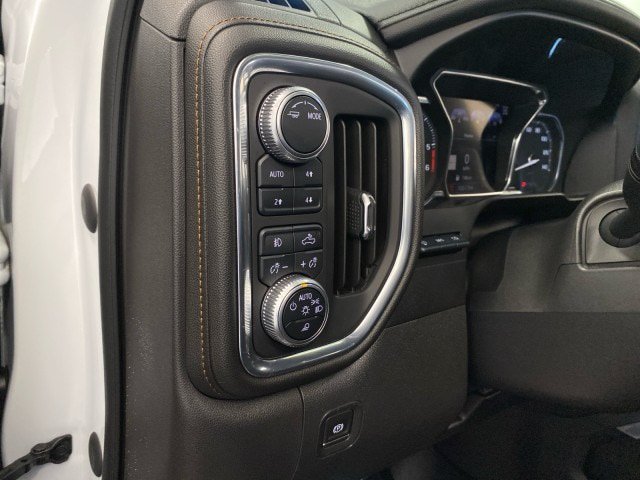 Used 2020 GMC Sierra 1500 AT4 w/ AT4 Premium Package AWD/4WD image 18