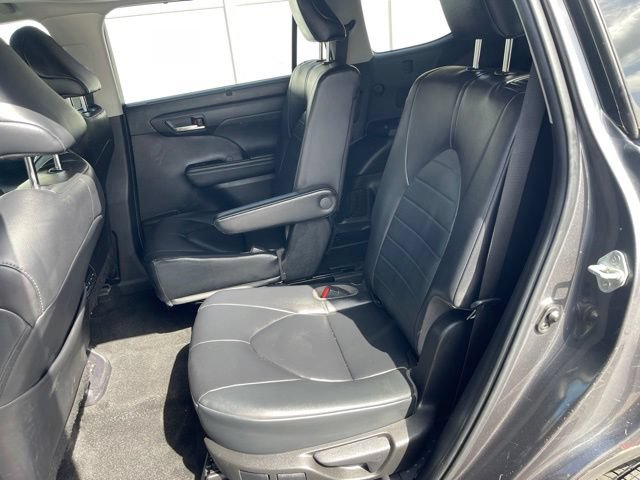 Used 2023 Toyota Highlander XLE FWD image 18