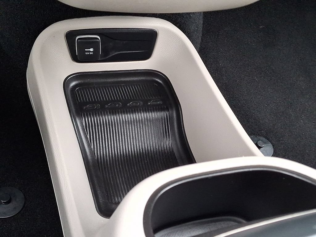 Used 2024 Chrysler Pacifica Touring-L FWD image 26