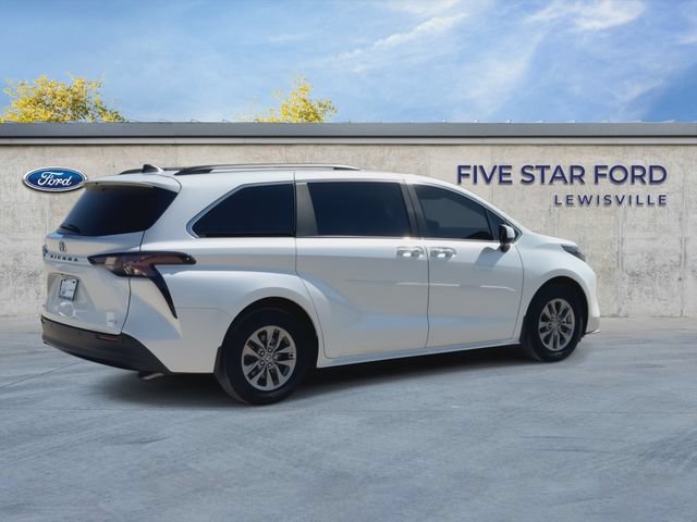 Used 2025 Toyota Sienna XLE AWD/4WD image 8
