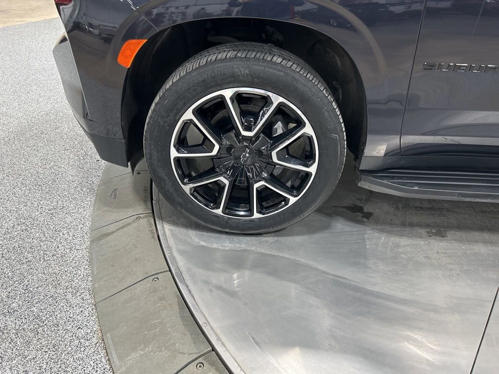 Used 2023 Chevrolet Suburban RST w/ Luxury Package image 32