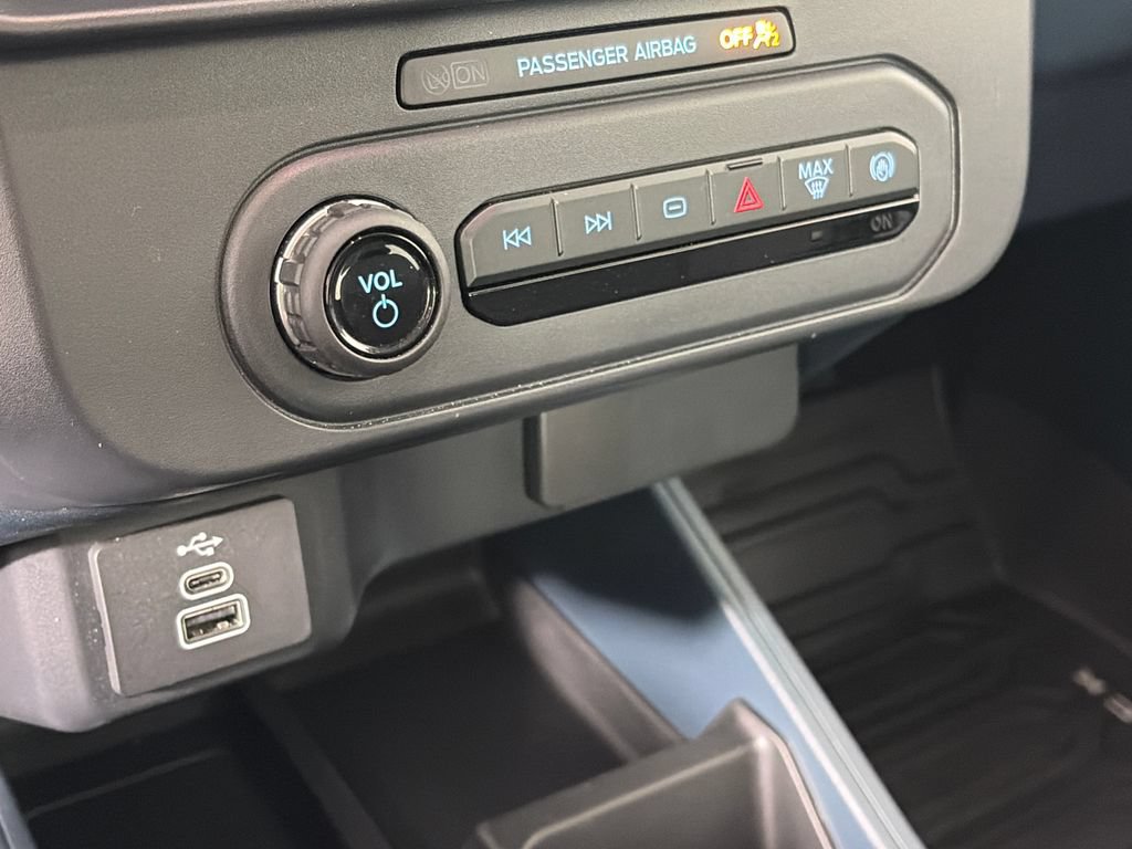 Certified 2025 Ford Maverick XL FWD image 21