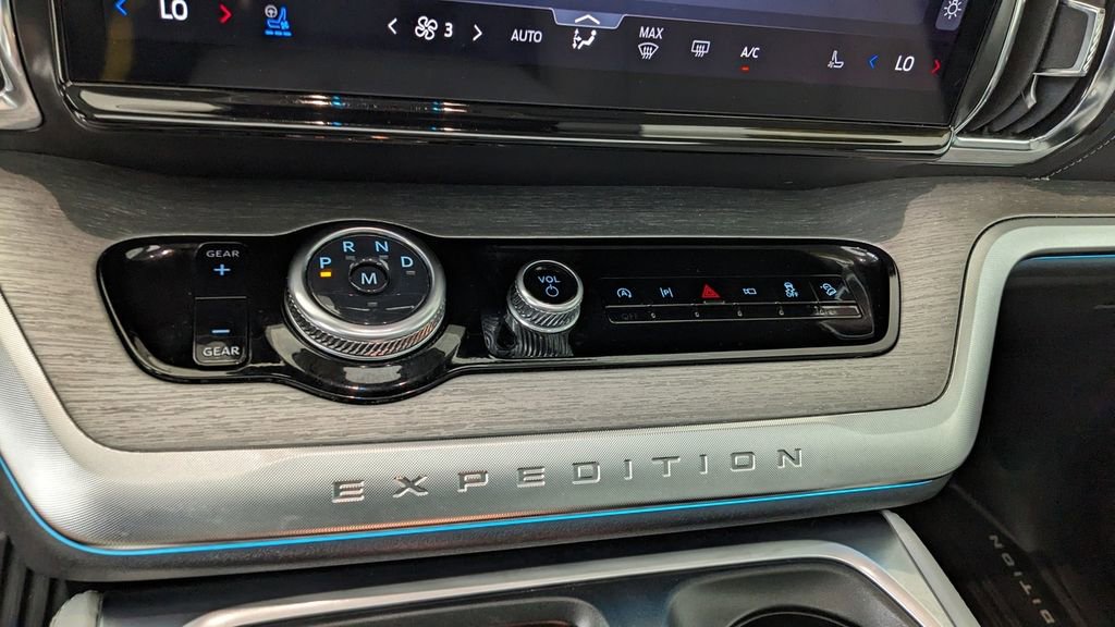Certified 2025 Ford Expedition Platinum image 31