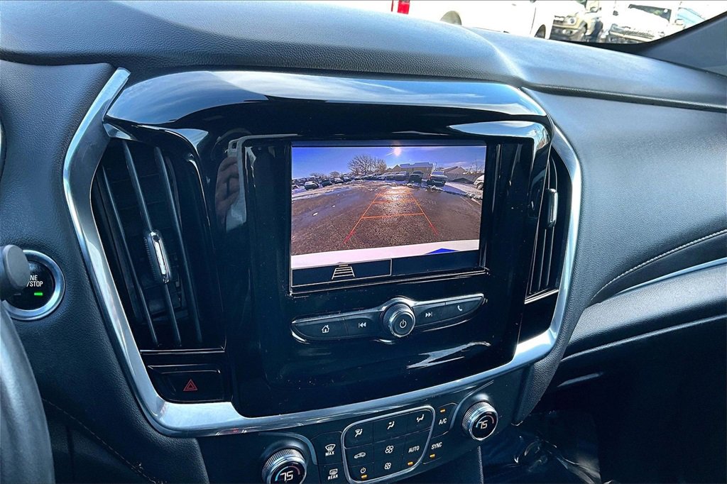 Used 2022 Chevrolet Traverse LT image 21
