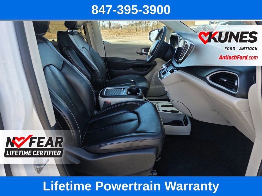 Used 2024 Chrysler Pacifica Touring-L image 37