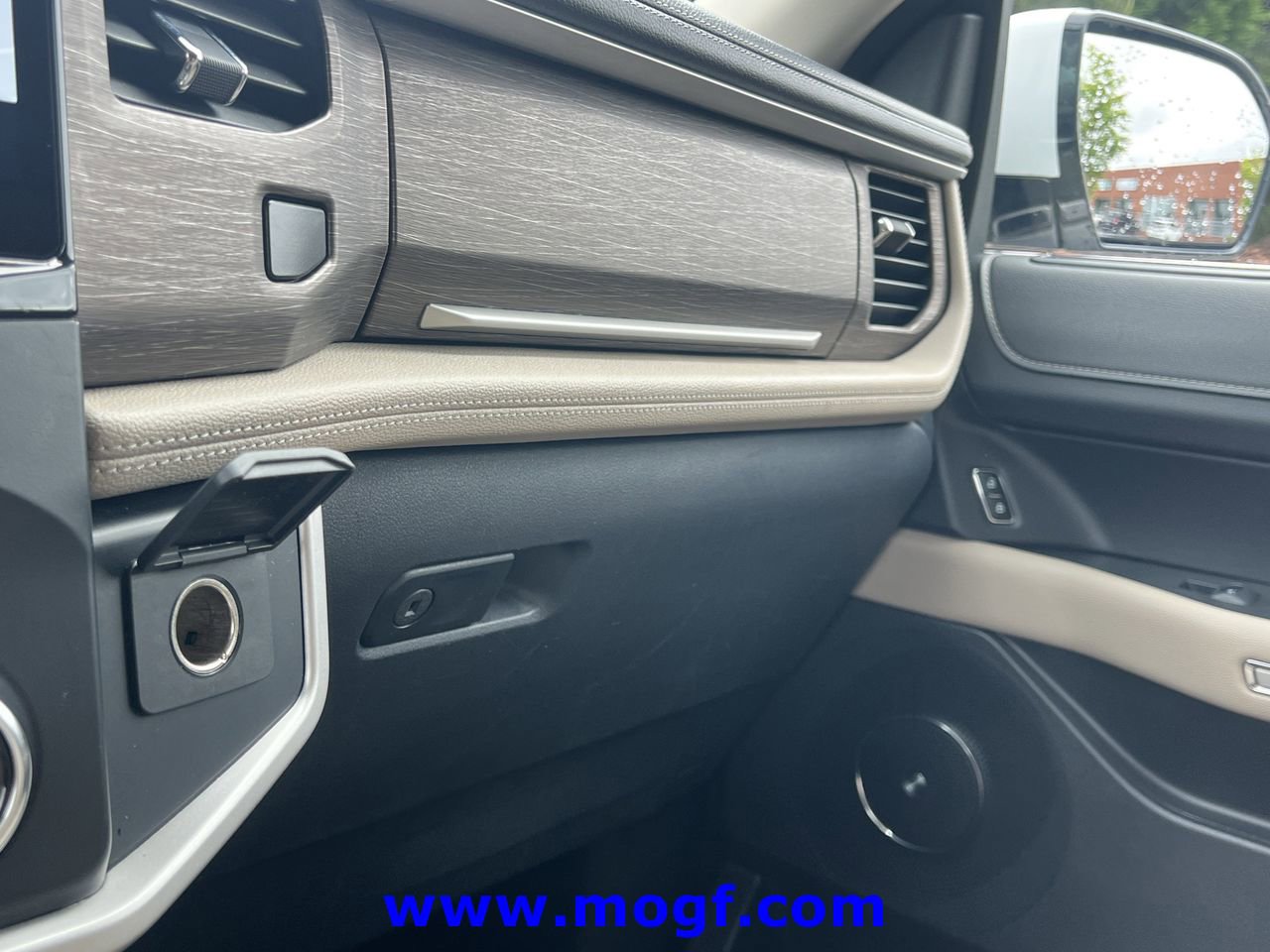 Certified 2024 Ford Expedition Max Limited AWD/4WD image 11