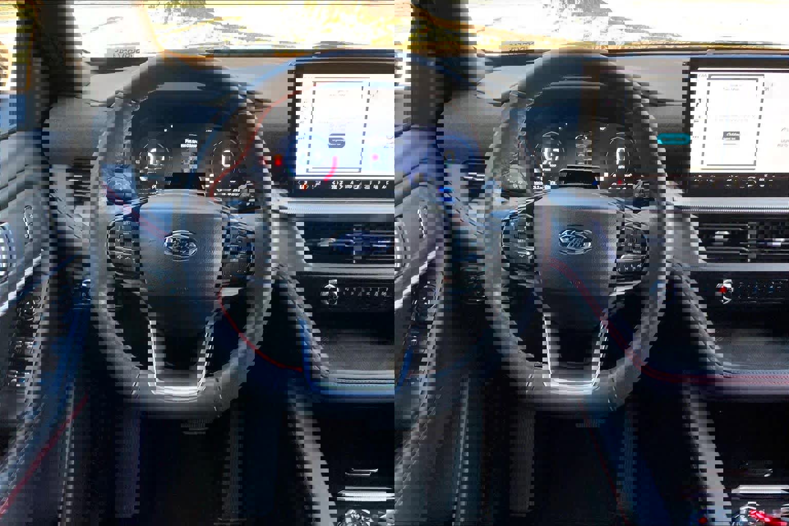 Certified 2025 Ford Explorer ST-Line w/ ST-Line Street Pack image 7