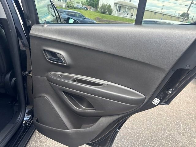 Used 2022 Chevrolet Trax LT w/ Midnight Edition AWD/4WD image 31