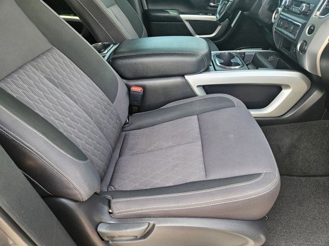 Used 2021 Nissan Titan SV w/ SV Convenience Package image 21