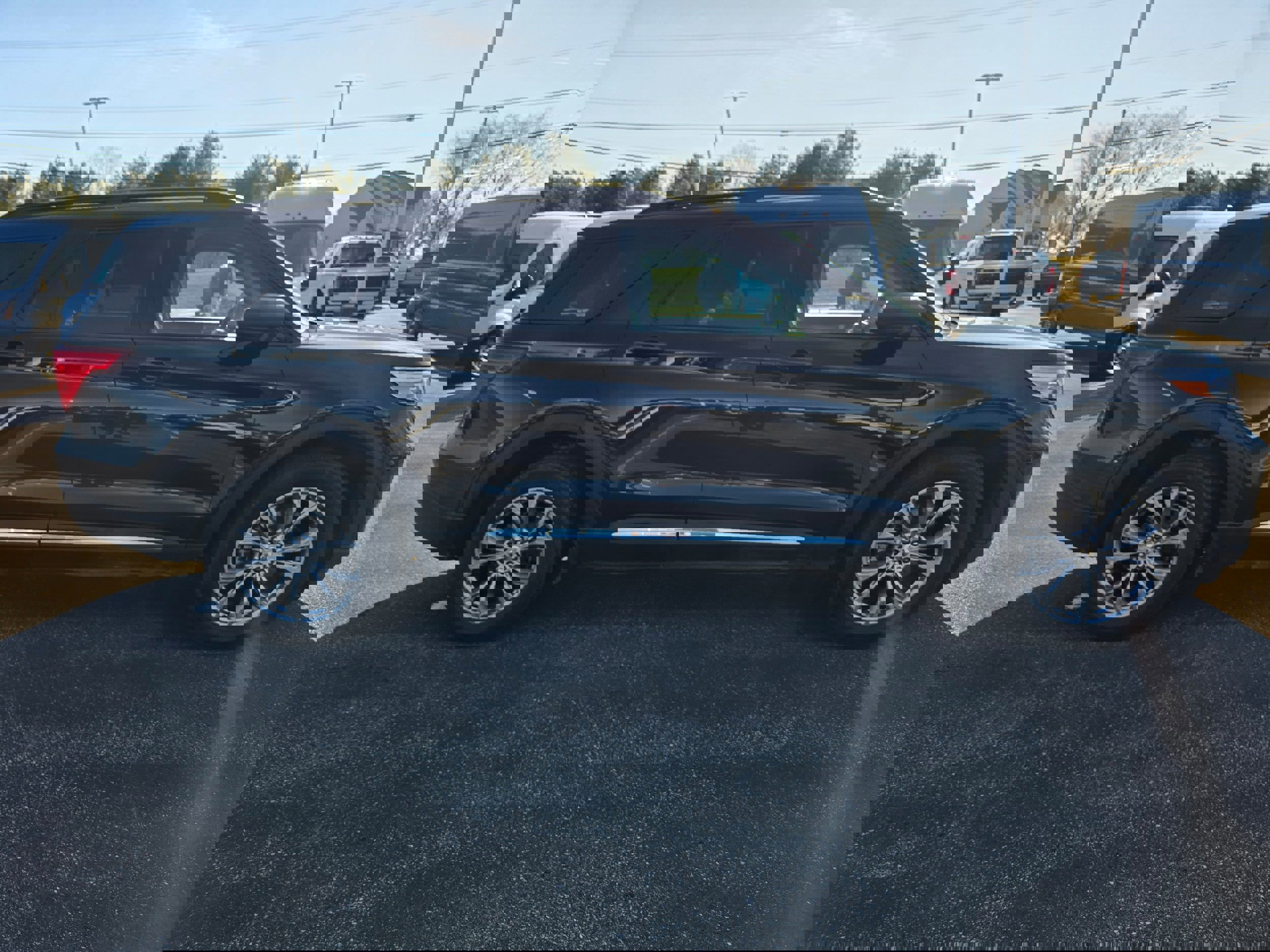 Certified 2022 Ford Explorer XLT w/ Equipment Group 202A image 6