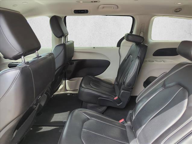 Used 2023 Chrysler Pacifica Touring-L FWD image 17