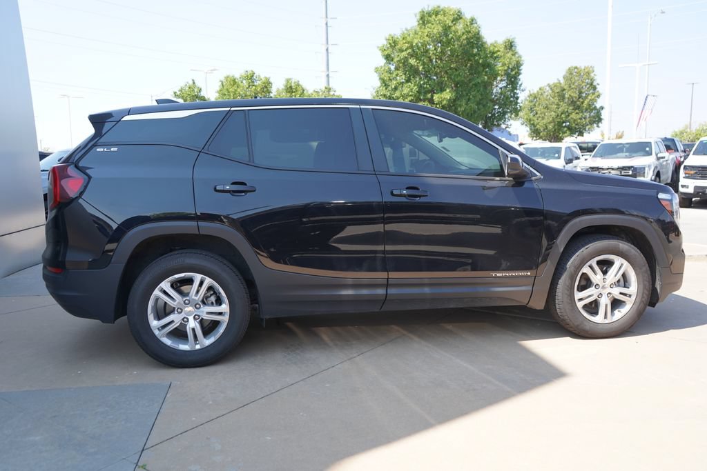 Used 2024 GMC Terrain SLE AWD/4WD image 10