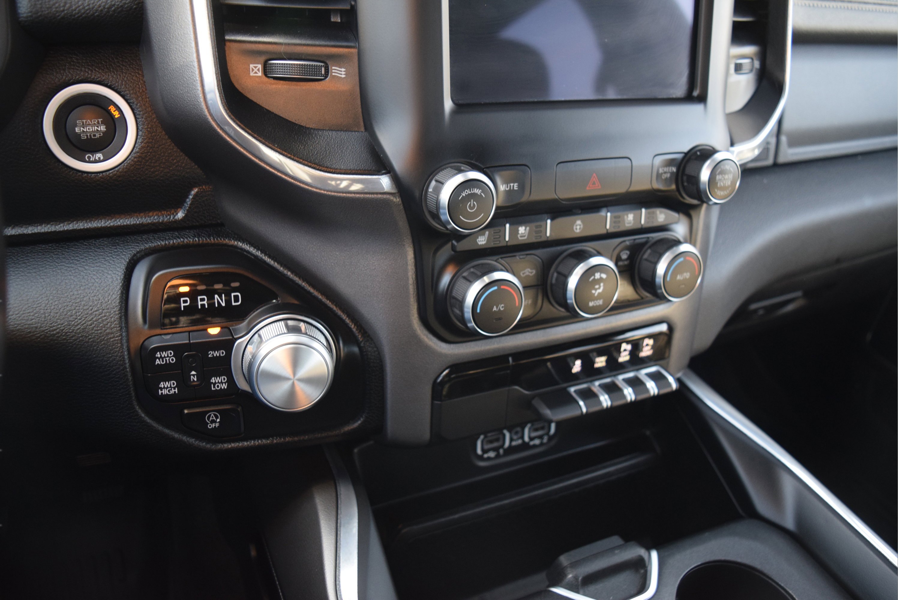 Used 2021 RAM 1500 Laramie w/ Sport Appearance Package image 16