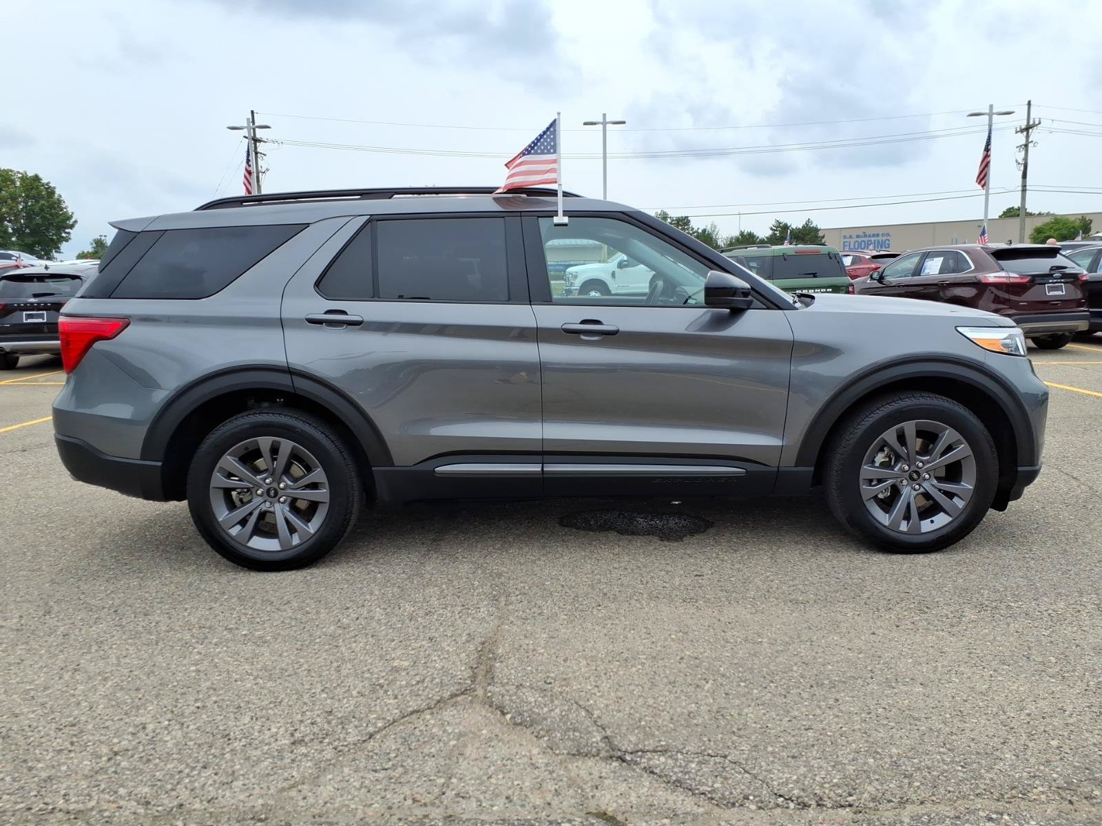 Certified 2024 Ford Explorer XLT w/ Equipment Group 202A AWD/4WD image 9