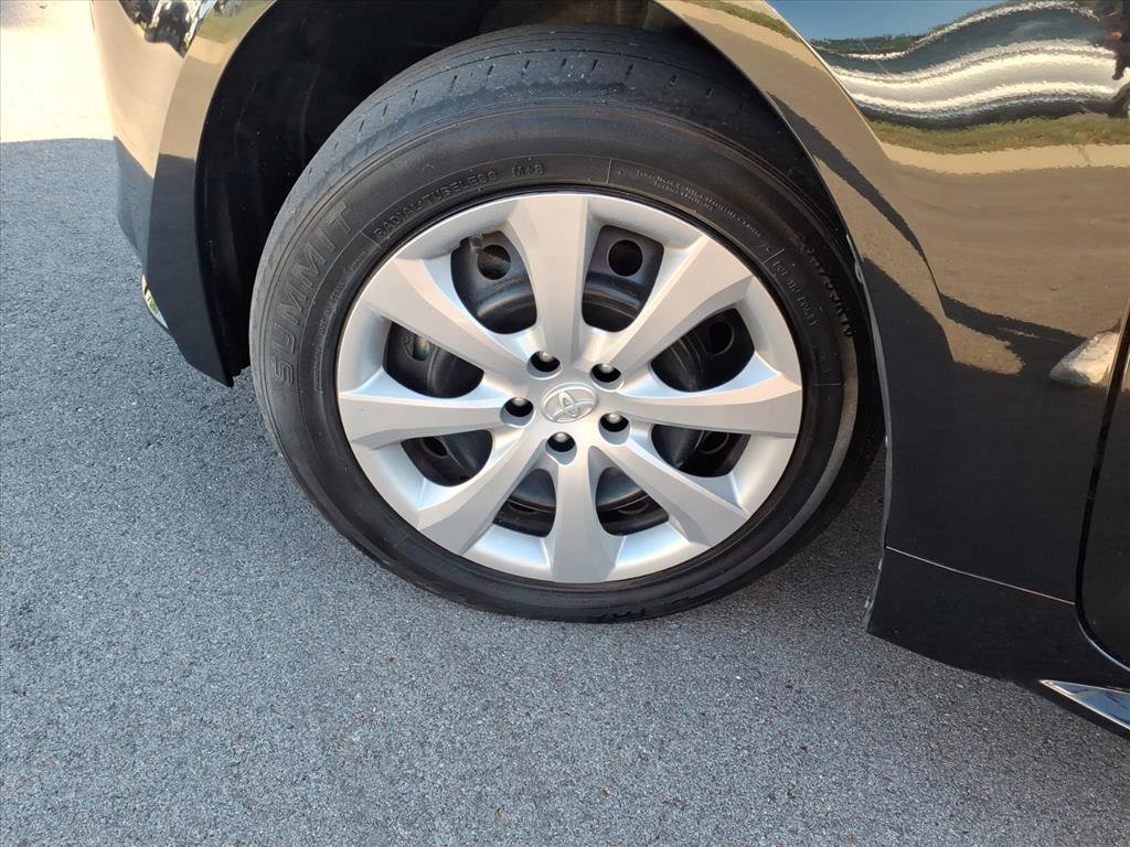 Used 2022 Toyota Corolla LE image 9