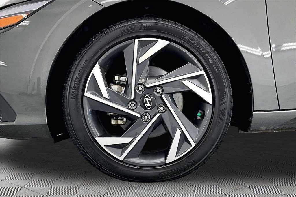 Used 2025 Hyundai Elantra Sport FWD image 9