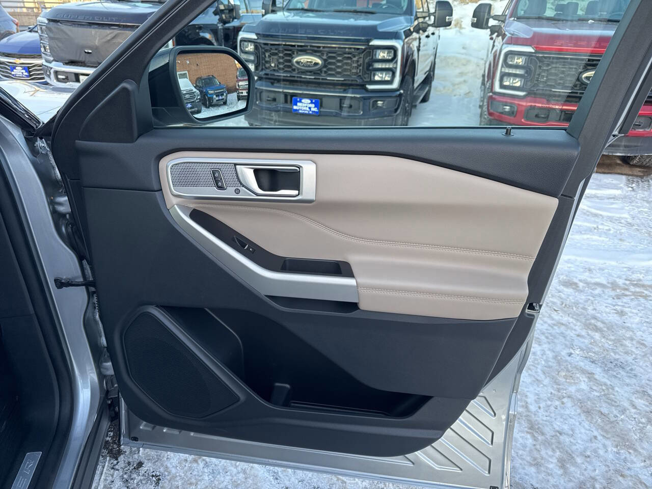 Certified 2023 Ford Explorer Limited w/ Equipment Group 301A image 28