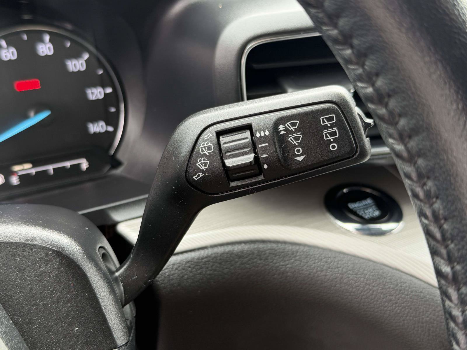 Certified 2023 Ford Explorer XLT w/ Equipment Group 202A AWD/4WD image 15