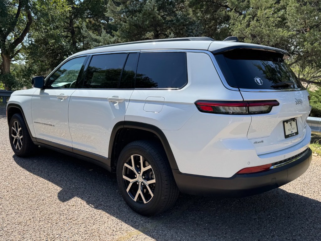 Used 2024 Jeep Grand Cherokee L Limited AWD/4WD image 8