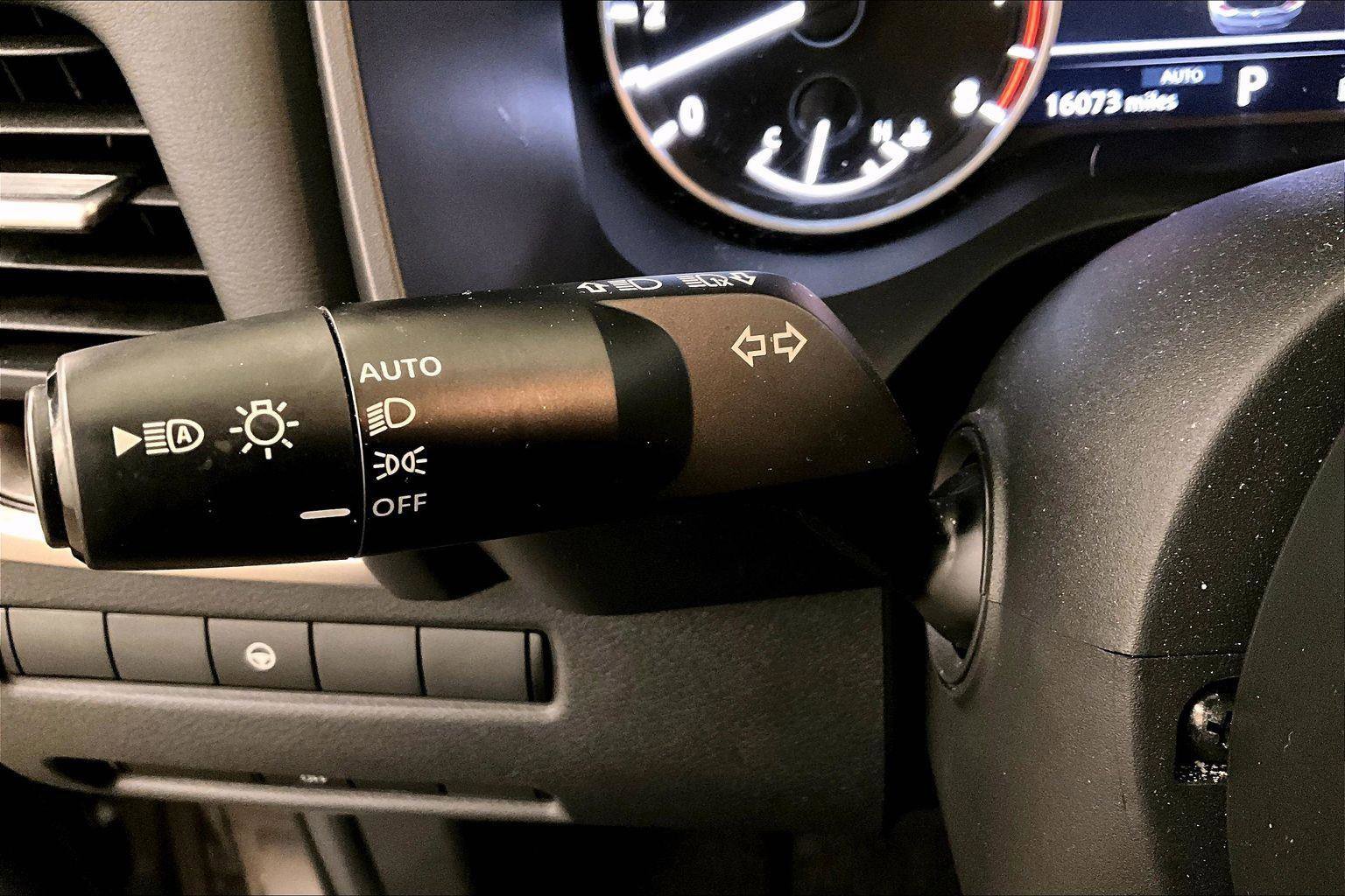 Used 2023 Nissan Rogue SV w/ SV Premium B Package image 30