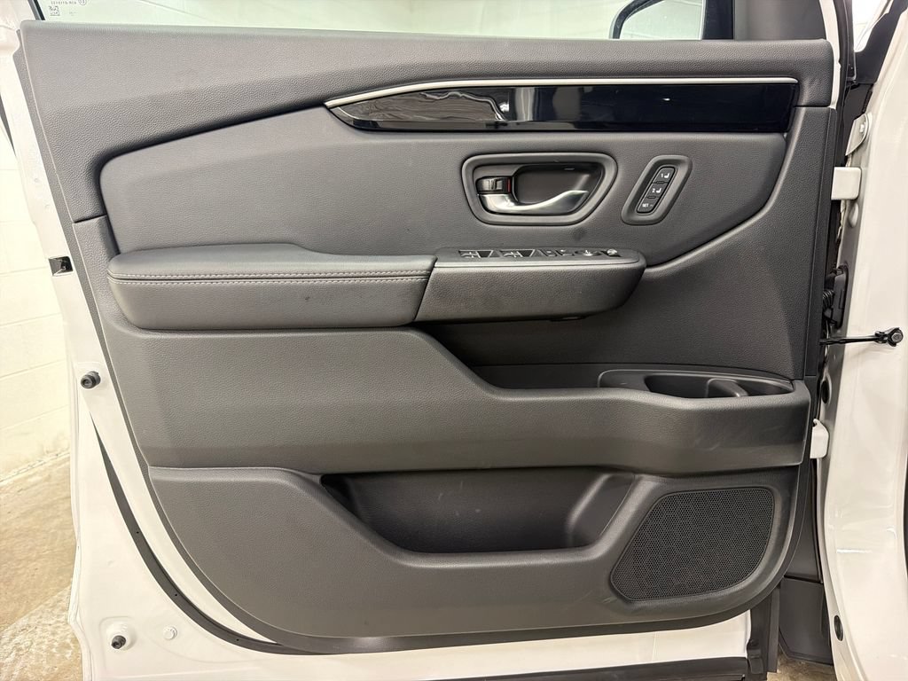 Used 2023 Honda Pilot Touring image 16