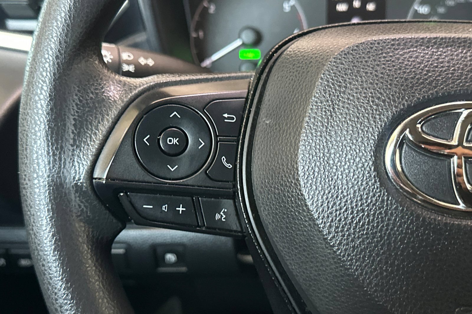 Used 2024 Toyota Corolla LE w/ LE Convenience Package FWD image 24