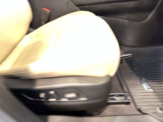 Used 2024 Cadillac XT4 Luxury w/ Cold Weather Package FWD image 15