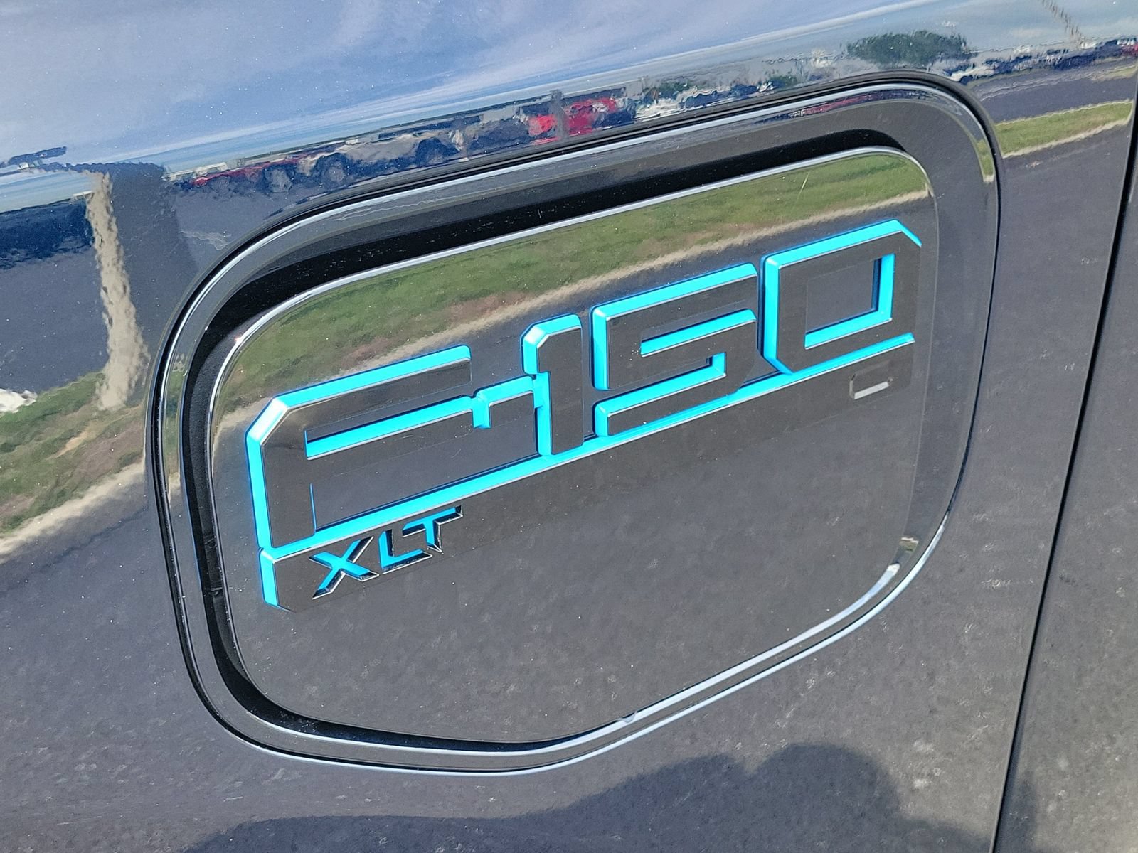 Certified 2025 Ford F150 Lightning XLT AWD/4WD image 8