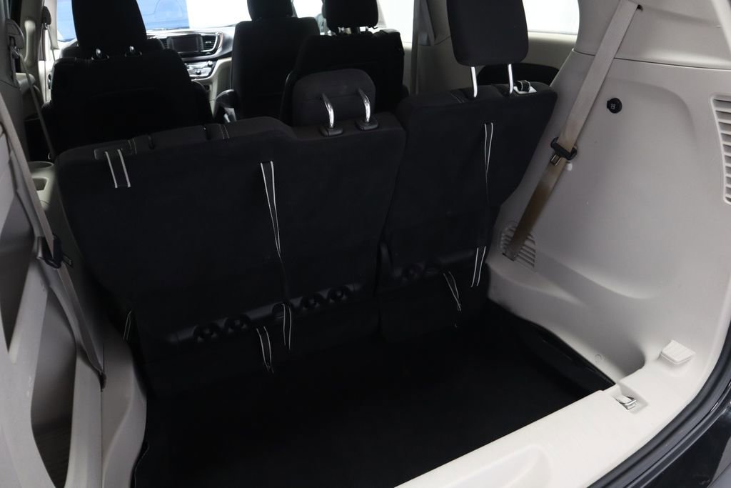 Used 2023 Chrysler Voyager LX FWD image 18