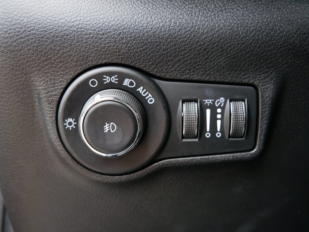 Used 2025 Jeep Compass Limited AWD/4WD image 16