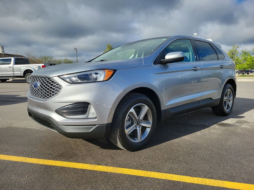 Certified 2024 Ford Edge SEL w/ Convenience Package AWD/4WD image 2