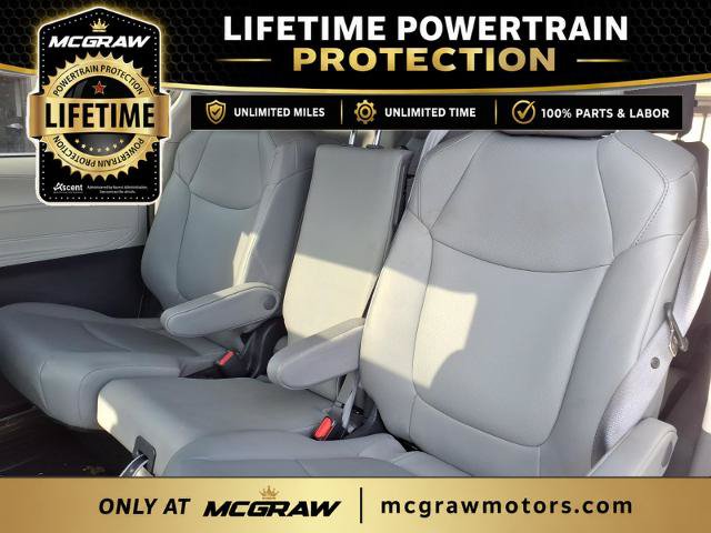 Used 2024 Toyota Sienna XLE FWD image 11