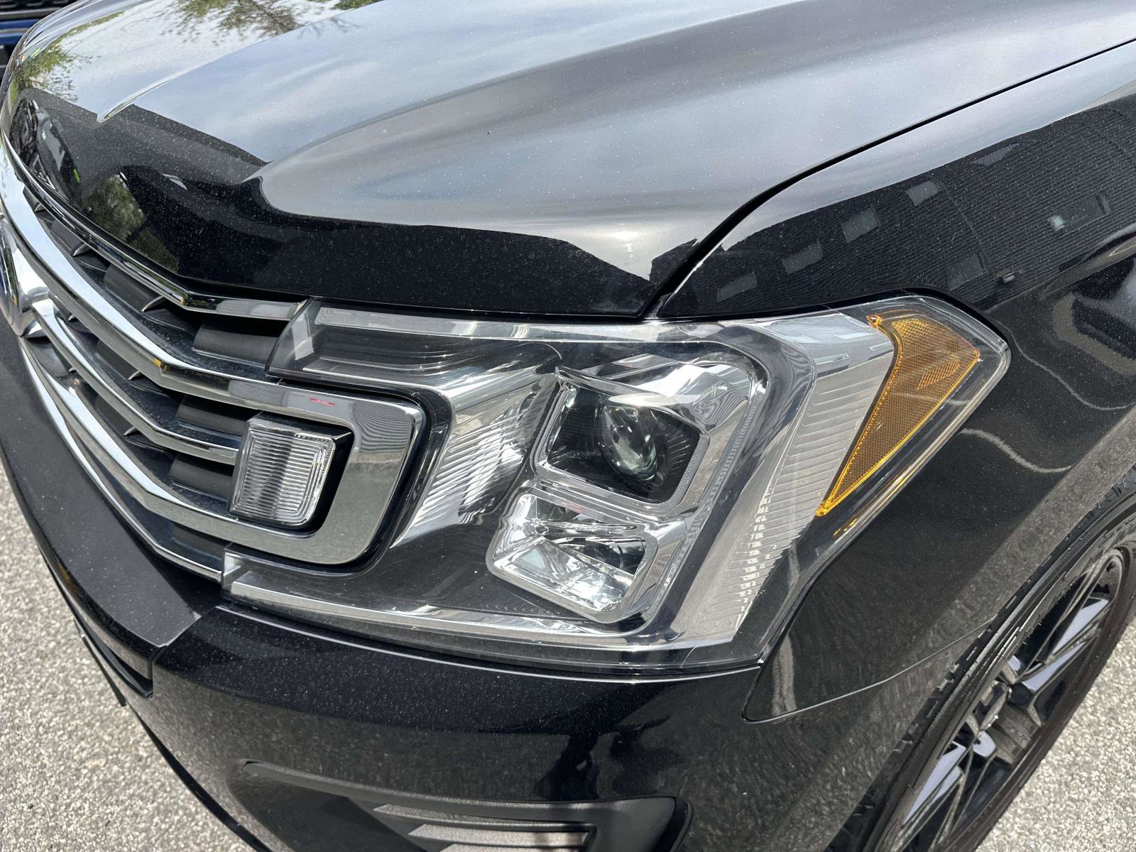 Certified 2020 Ford Expedition XLT w/ Black Accent Package AWD/4WD image 9
