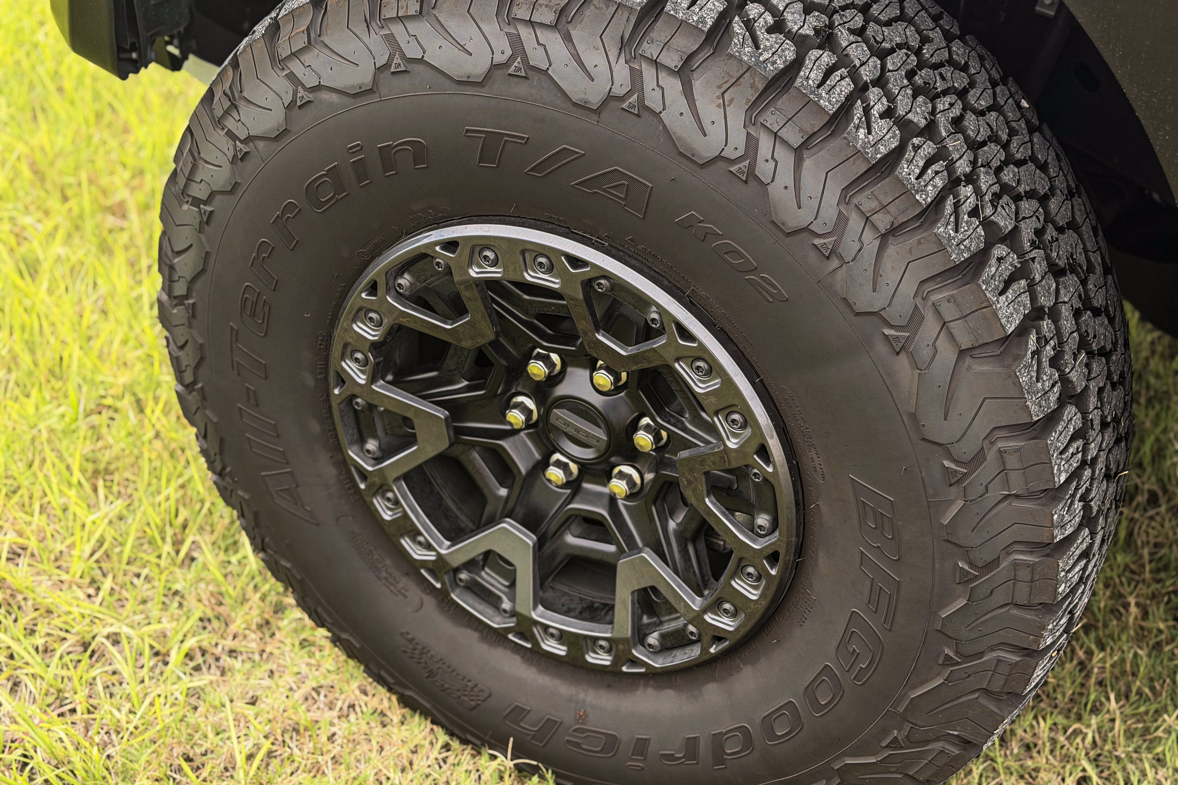 Certified 2025 Ford F150 Raptor w/ Equipment Group 803A Raptor R AWD/4WD image 4
